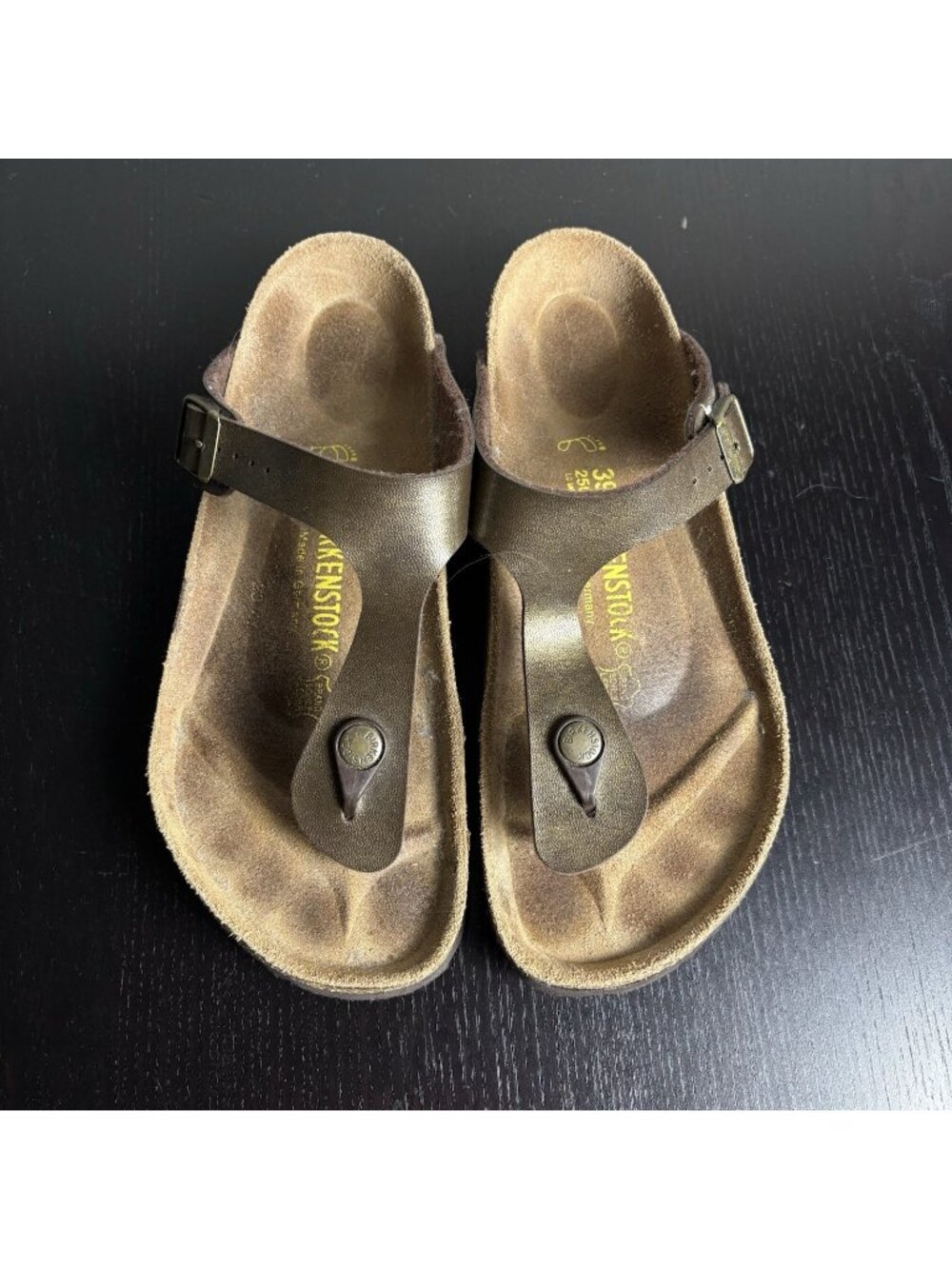 BIRKENSTOCK Gizeh Copper Metallic Sandals Size 39 Regular Width